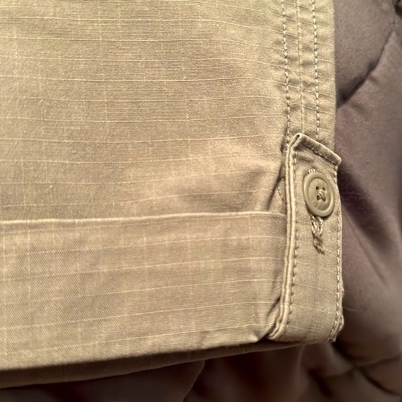 Eddie Bauer Slightly Curvy Crop- 10P - GUC - Picture 3 of 6